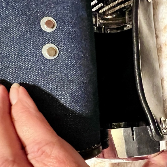 Harley Davidson Crossbody Cannister Bag RARE - Picture 5 of 6